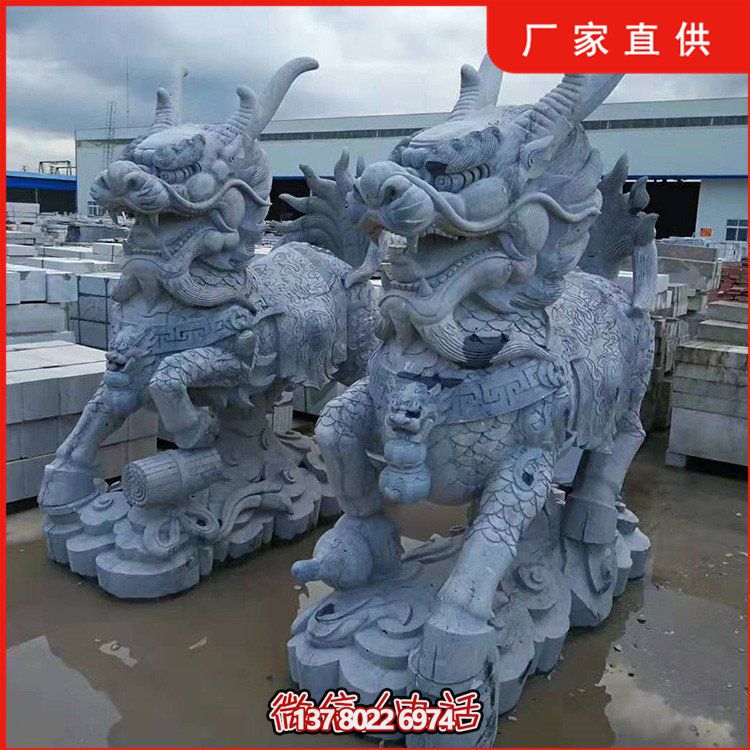 青石雕刻麒麟大型雕塑，為景區(qū)墓園增添靚麗風采