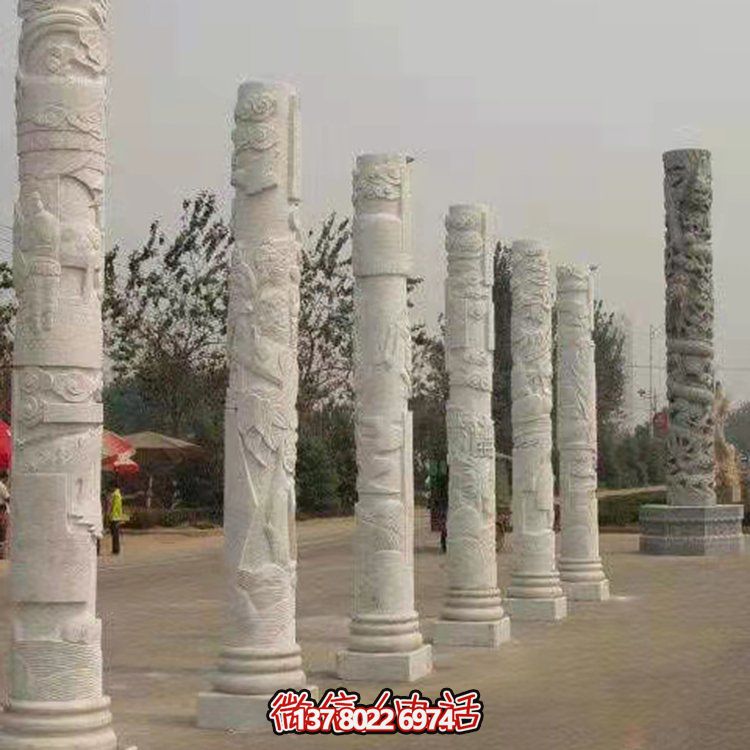 精致的大理石雕刻景觀裝飾，點(diǎn)綴廣場的文化主題