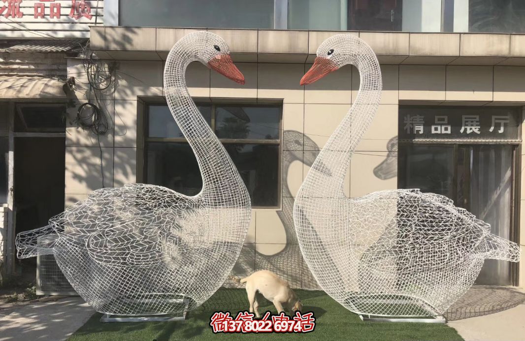 不銹鋼天鵝雕塑，給您的景區(qū)增添一抹優(yōu)雅氣息