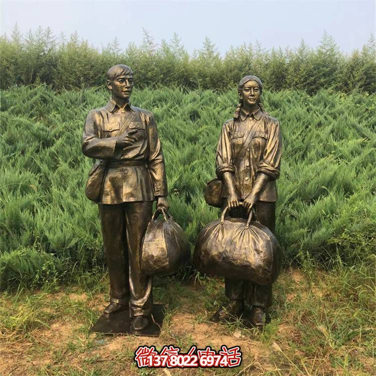 手工雕刻民俗小品，玻璃鋼仿銅人物拿行李的車站裝飾品