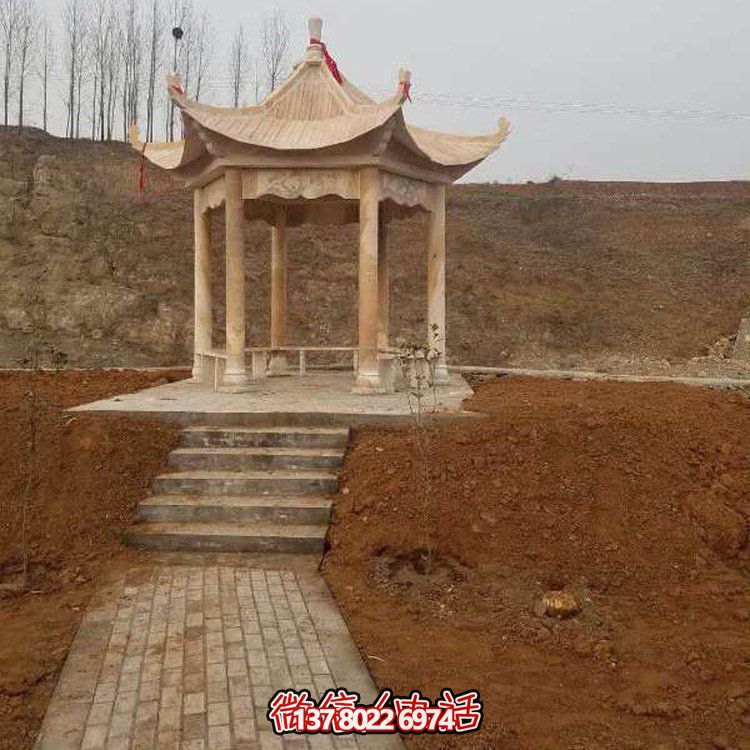 色彩斑斕的晚霞紅涼亭，讓您享受中式園林的繽紛景點