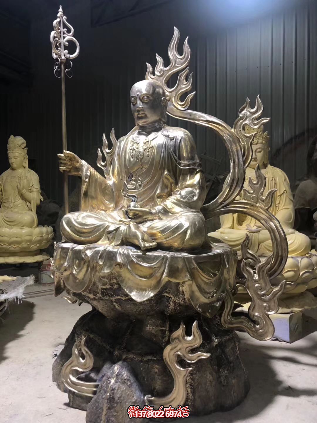 游覽地藏王大型寺廟景區(qū)，感受精美雕塑的神秘魅力