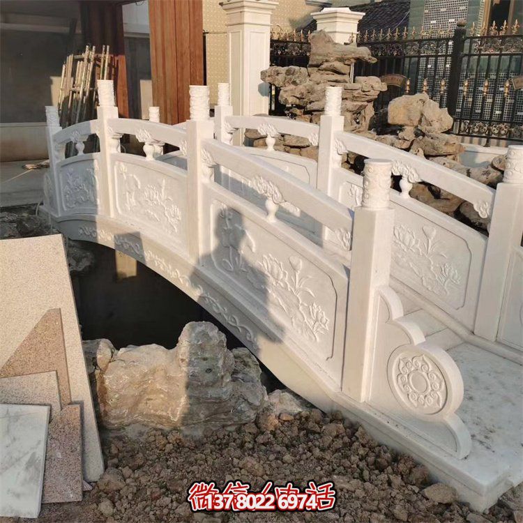 精美大理石雕刻欄桿，為景區(qū)公園拱橋添加裝飾美感和防護功能