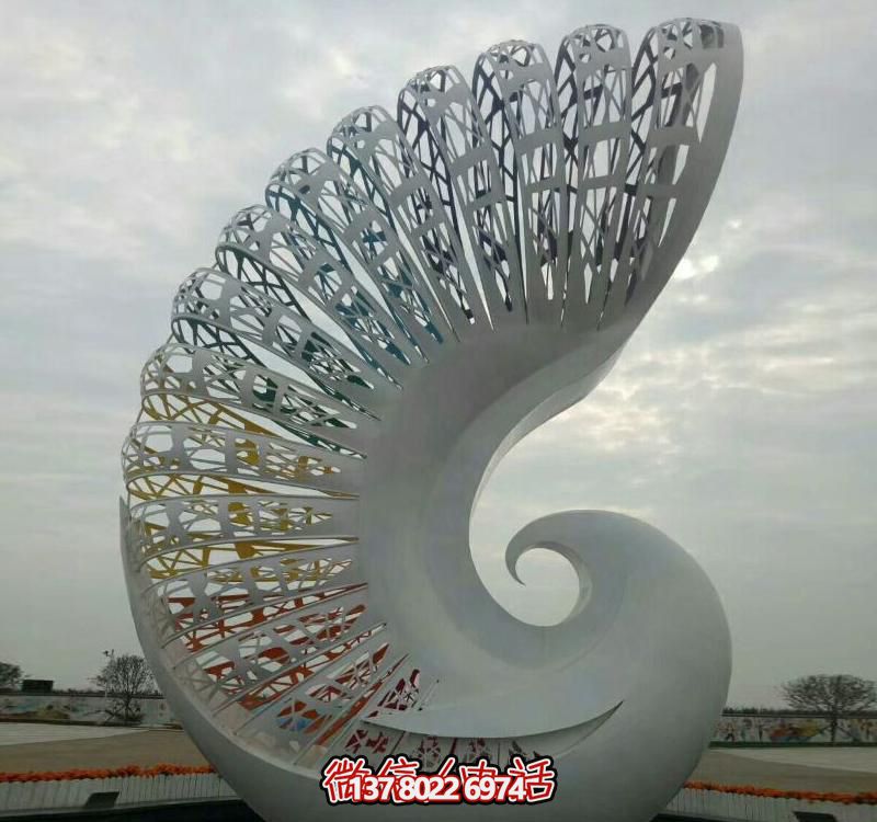 不銹鋼鳳凰雕塑，抽象而鏤空