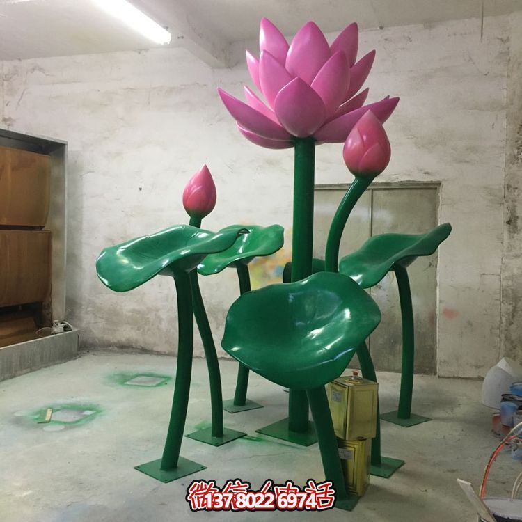 大型不銹鋼彩繪蓮花擺件，為游樂場(chǎng)、商場(chǎng)、戶外公園增色