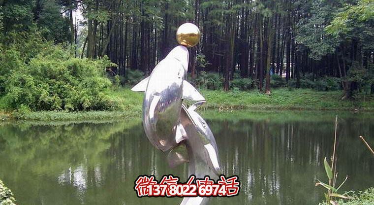 不銹鋼海豚雕塑，為小河邊增添游玩樂(lè)趣
