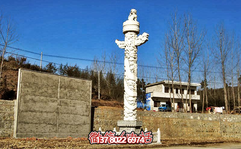 漢白玉華表雕塑，點(diǎn)綴農(nóng)村廣場