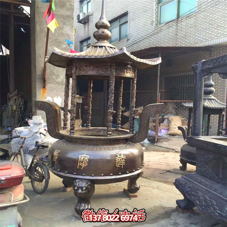 仿古寶蓋圓形香爐，擺放于寺廟、道觀等室內(nèi)