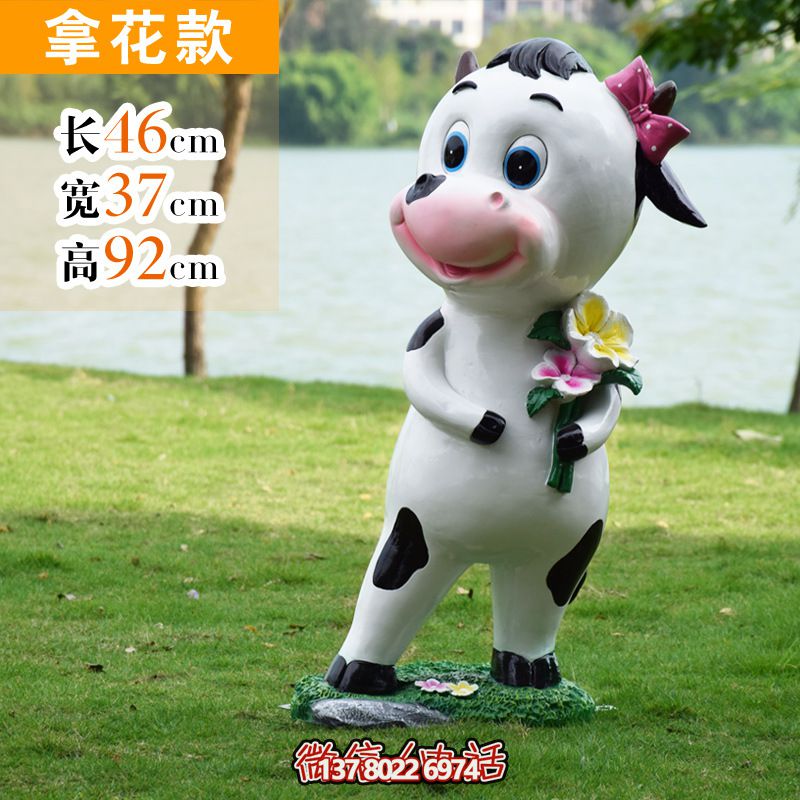 玻璃鋼牛雕塑，為景區(qū)增添點(diǎn)綴
