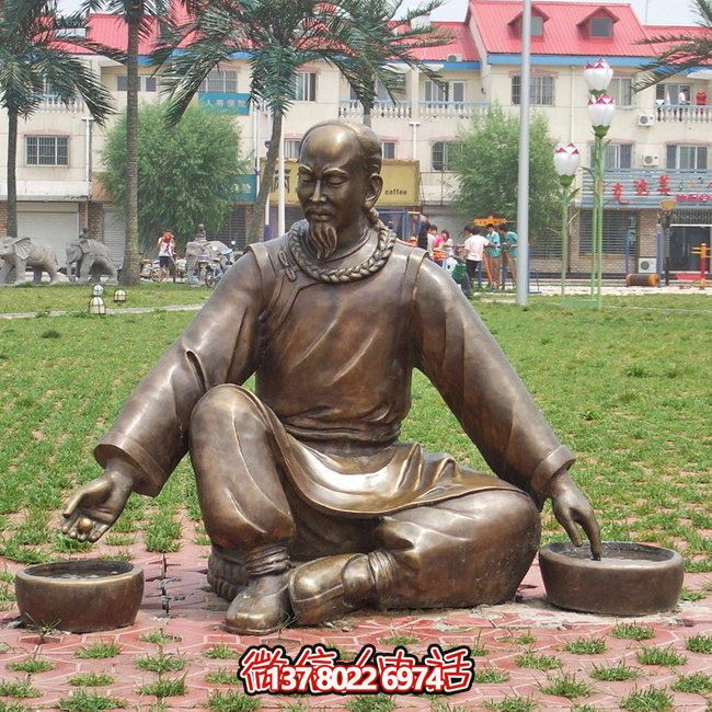 仿銅人物玻璃鋼景觀綠化草坪，提升公園創(chuàng)意氛圍