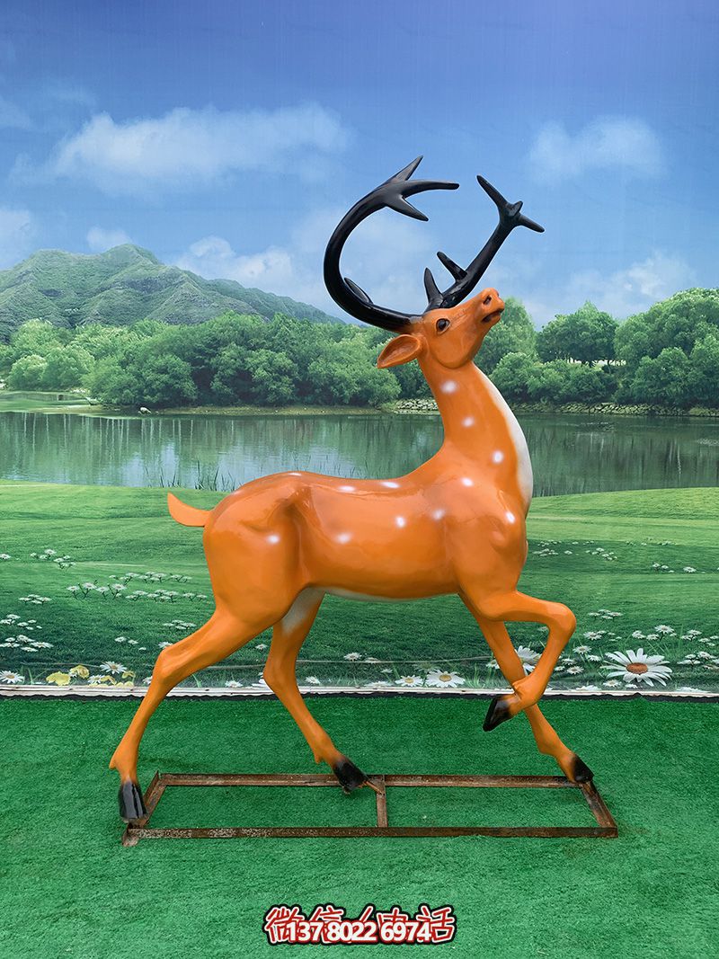 彩繪玻璃鋼雕塑梅花鹿——行走抬頭，點(diǎn)綴廣場(chǎng)街道