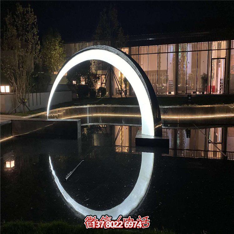 不銹鋼發(fā)光圓環(huán)雕塑，點亮戶外園林景觀