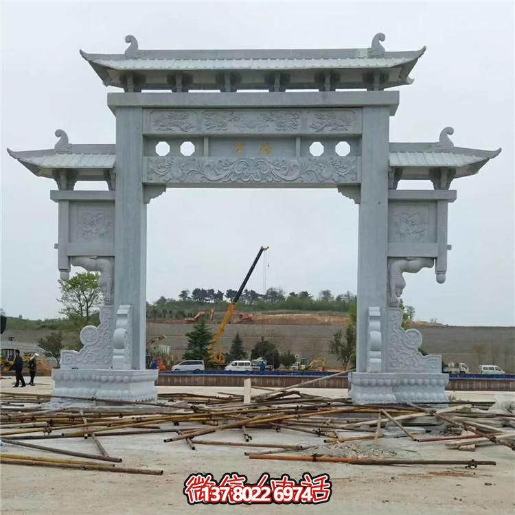 傳統(tǒng)工藝石雕牌坊，點(diǎn)綴鄉(xiāng)村美景