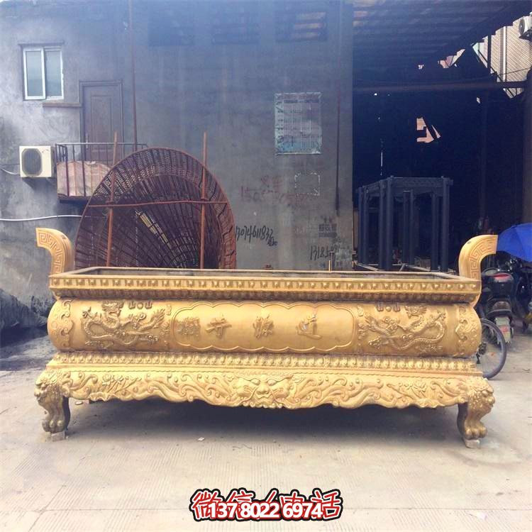 平口鍍金仿古香爐，為寺廟和戶外添彩