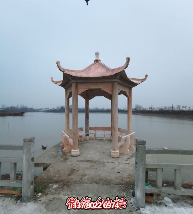 河邊大理石涼亭雕塑，欣賞晚霞紅