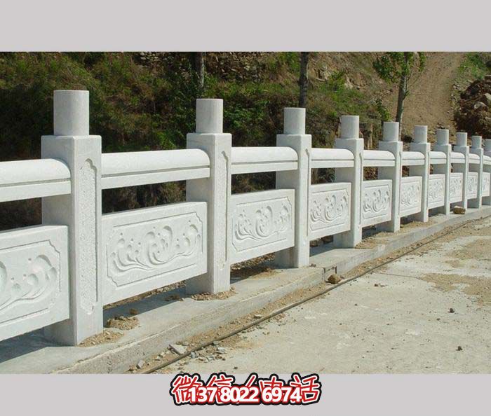 漢白玉欄桿石雕，為景區(qū)山道增添美感
