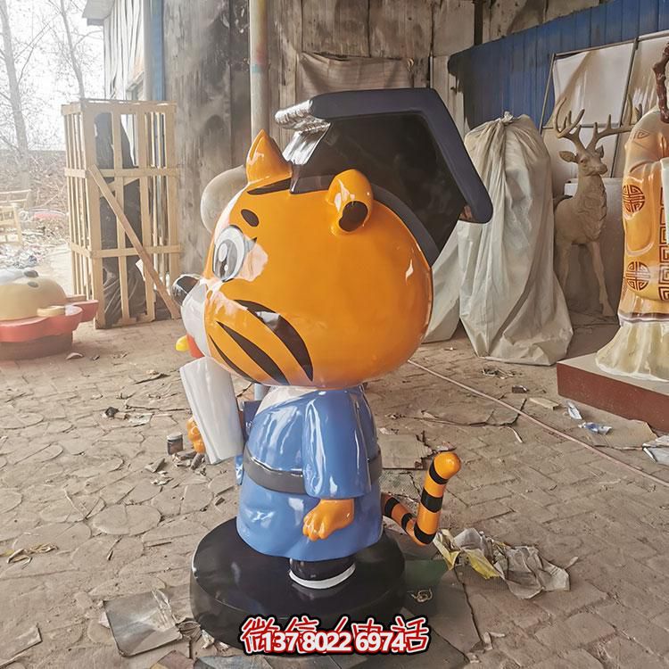 卡通小老虎玻璃雕塑，為幼兒園帶來(lái)歡樂(lè)