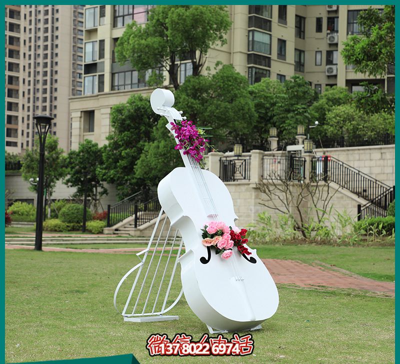 玻璃鋼雕塑，打造創(chuàng)意白色大提琴，點(diǎn)綴公園景區(qū)