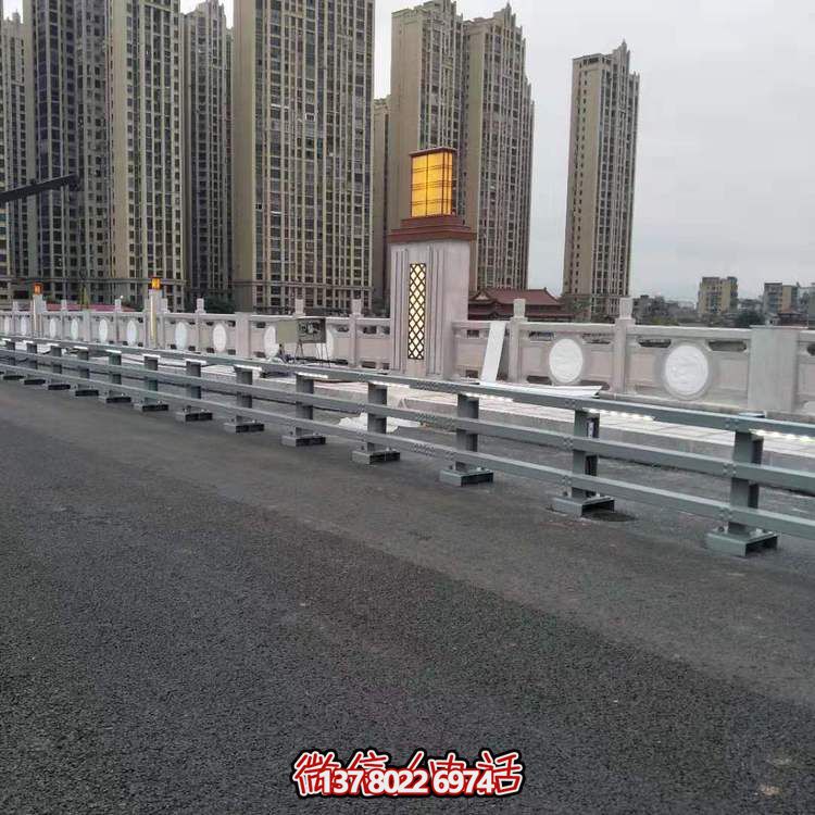 大理石護欄雕塑，為街道景觀帶來精美絕倫