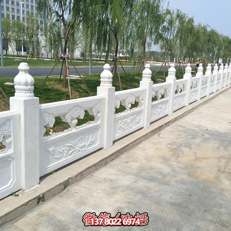 經(jīng)典石雕精美欄桿，增添校園美麗