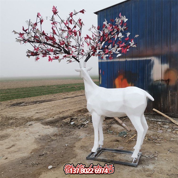 玻璃鋼雕塑梅花鹿，為戶外園林景觀增添抽象美感