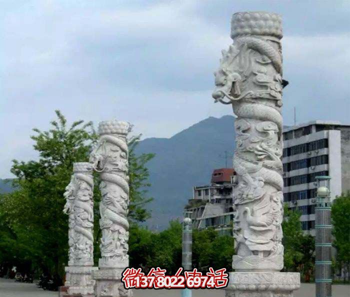 集大理石、石雕、龍柱于一體的大理景觀廣場