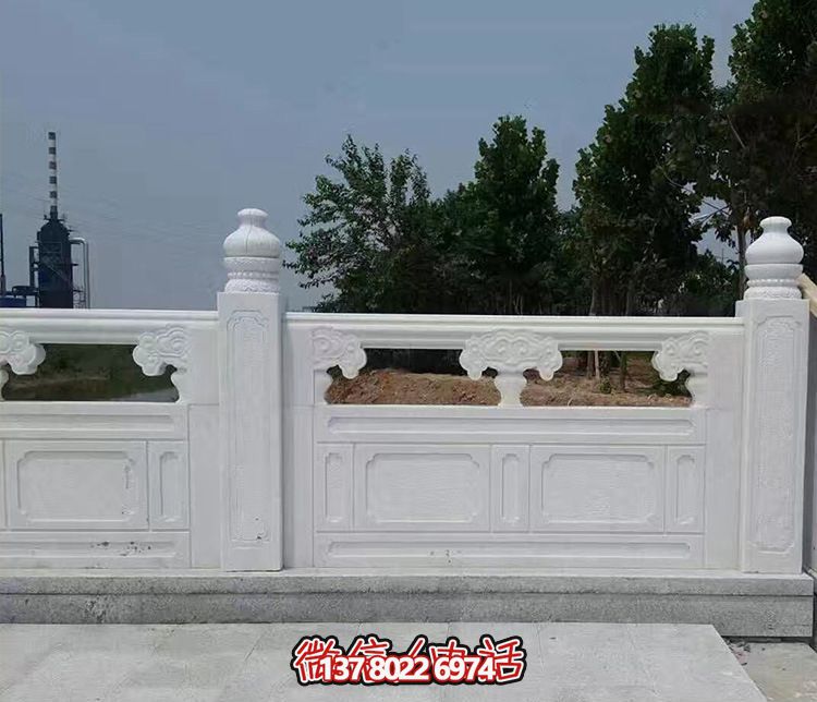 漢白玉鏤空石橋欄桿雕塑，為景區(qū)增添精彩