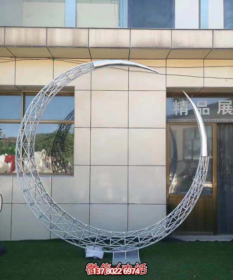 精致月亮雕塑，為您的別墅庭院增添美感