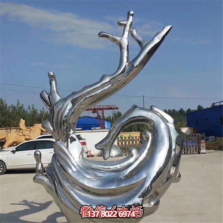 不銹鋼鏡面雕塑，為戶外廣場增添海浪般的浪花氣息