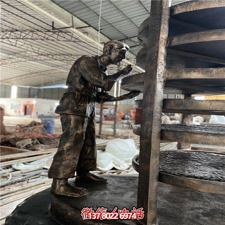 玻璃鋼仿銅人物擺件，點綴戶外園林景觀