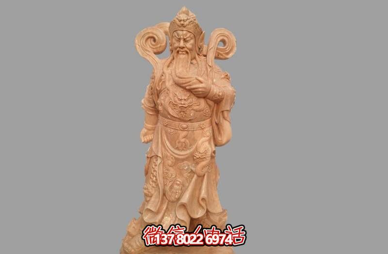 紅日晚霞下的關(guān)公雕塑，溫馨庭院里的佛像供奉