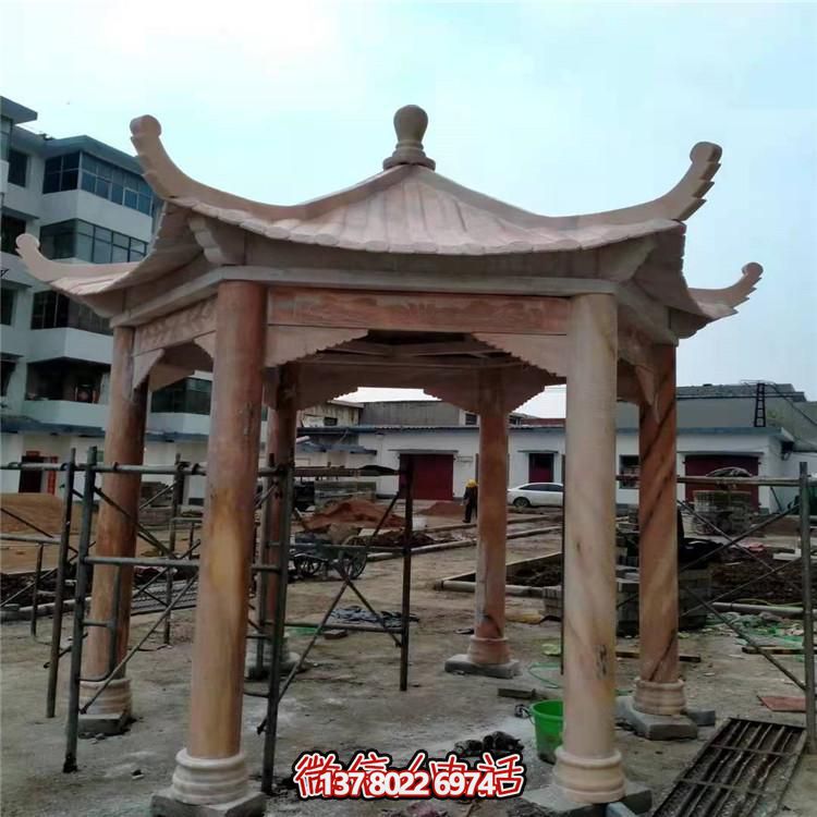仿古涼亭，盡情欣賞晚霞染紅的美景