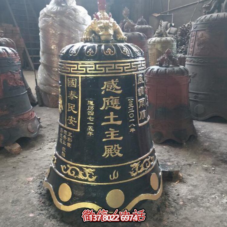古典鑄銅大型掛鐘，為寺廟祠堂擺放