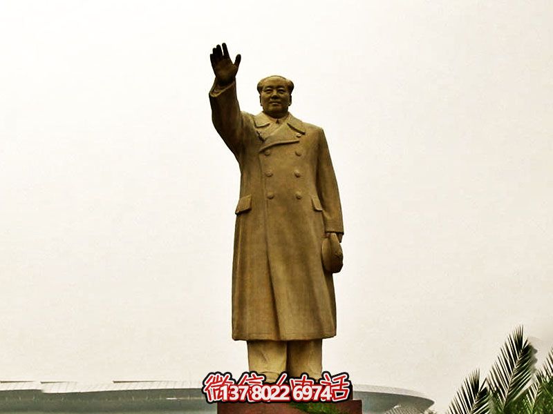 毛澤東偉人銅雕揮手，宣揚偉大精神！