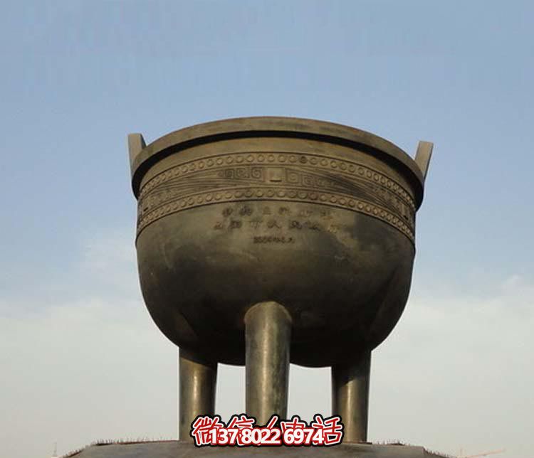 大型青銅圓形香爐，裝飾廣場景區(qū)