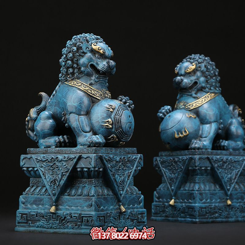 仿古青銅獅子雕塑，為景區(qū)創(chuàng)意增添古樸色彩