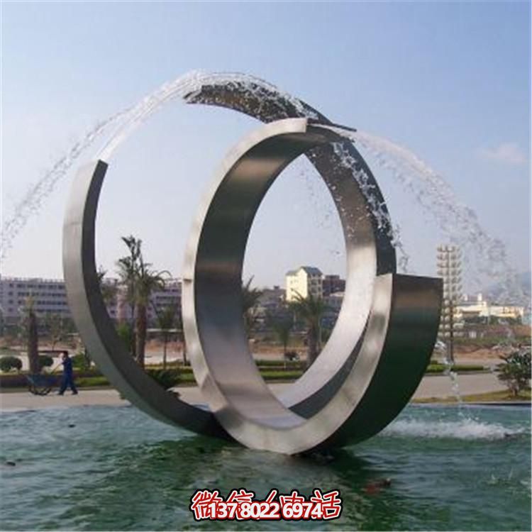 不銹鋼圓環(huán)流水景觀雕塑，點(diǎn)綴戶外園林?jǐn)[件