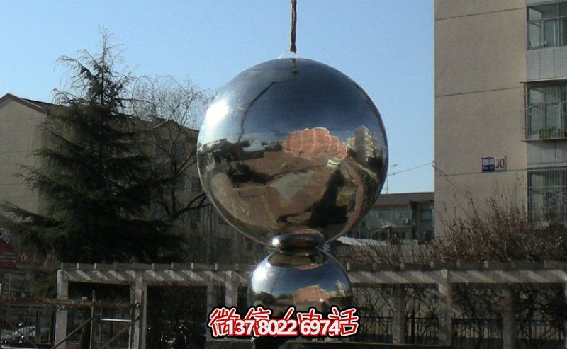 不銹鋼球體雕塑，鏡面反光，室外裝點(diǎn)美化