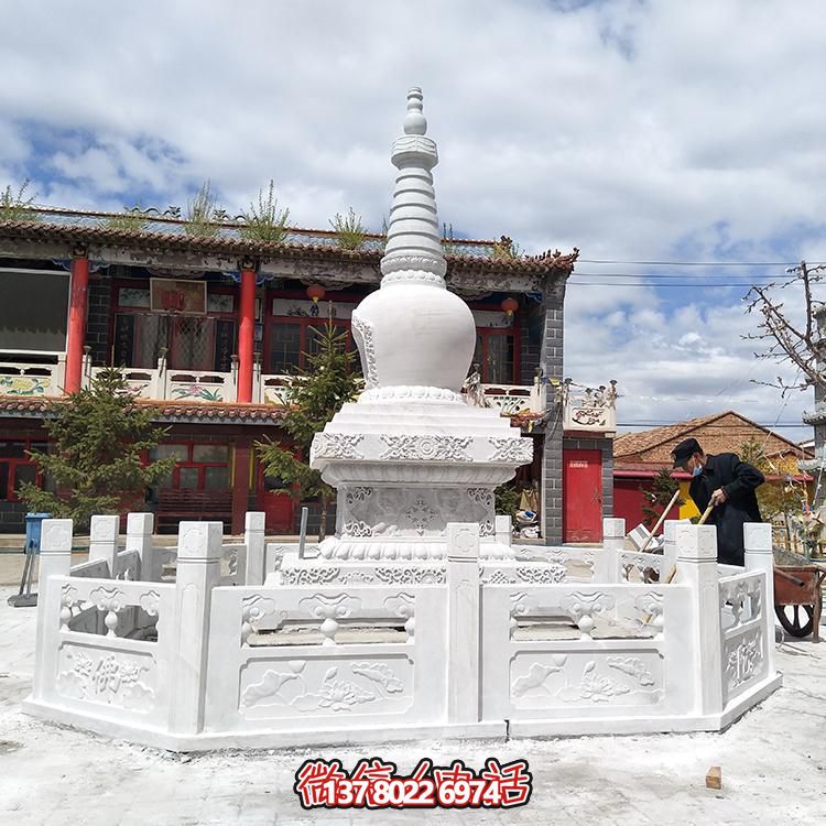大型石雕舍利塔，宗教寺廟裝置