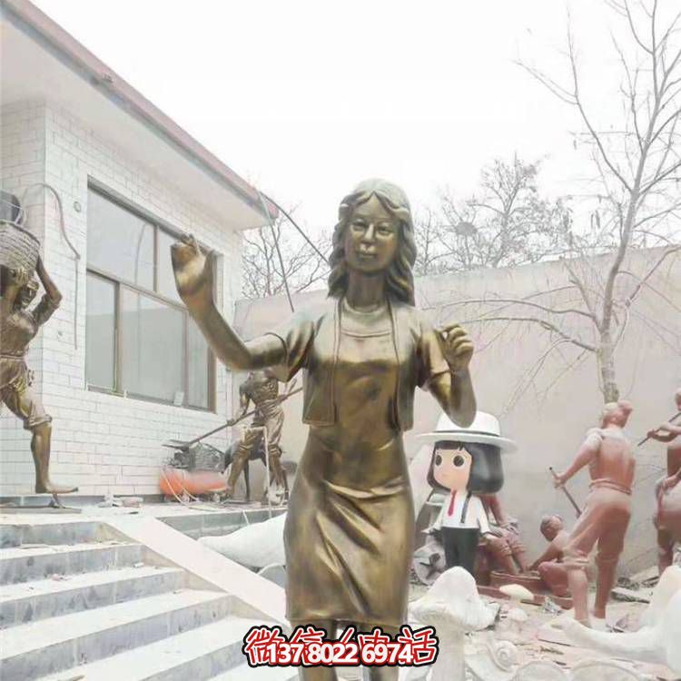 仿銅雕塑玻璃鋼抽象人物，為公園戶外裝飾
