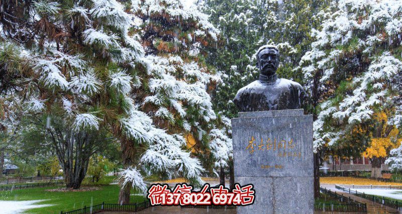 李大釗銅雕胸像，傳承戶外園林名人文化