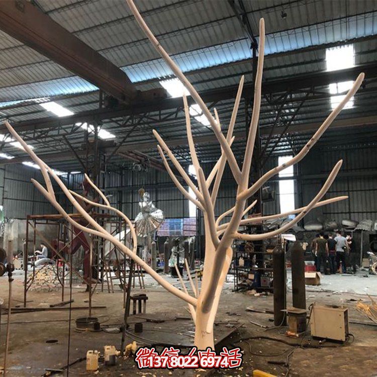 大型玻璃鋼雕塑，給酒店裝飾帶來創(chuàng)意景觀
