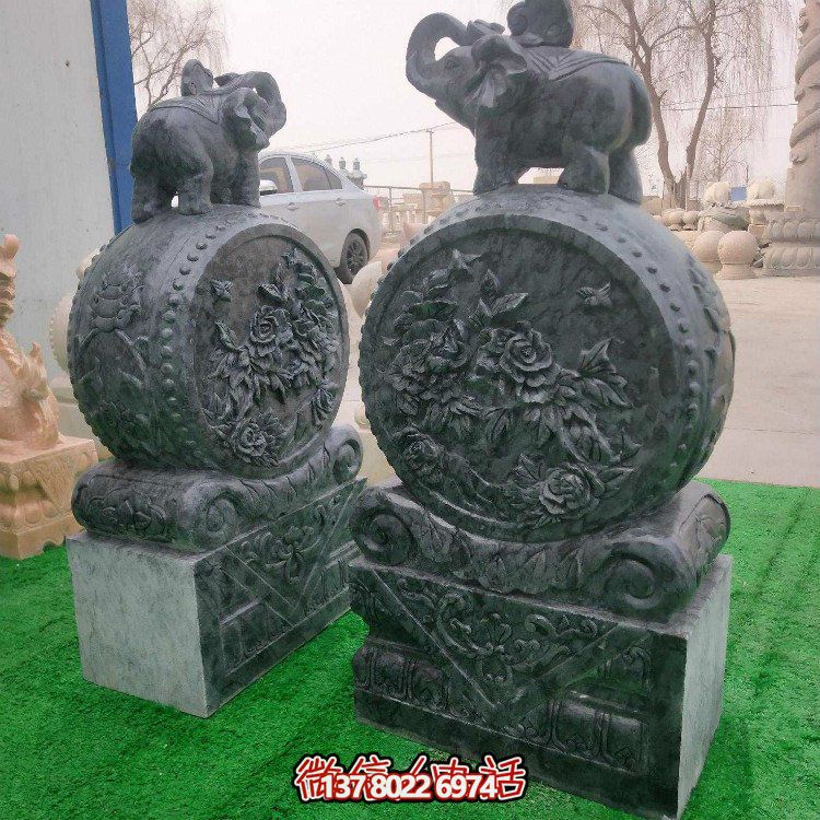 抱著鼓石雕塑，點(diǎn)綴青石庭院門(mén)口