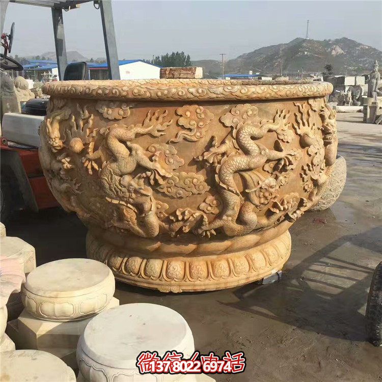 傳統(tǒng)水缸，絢麗多彩的雙龍戲紋