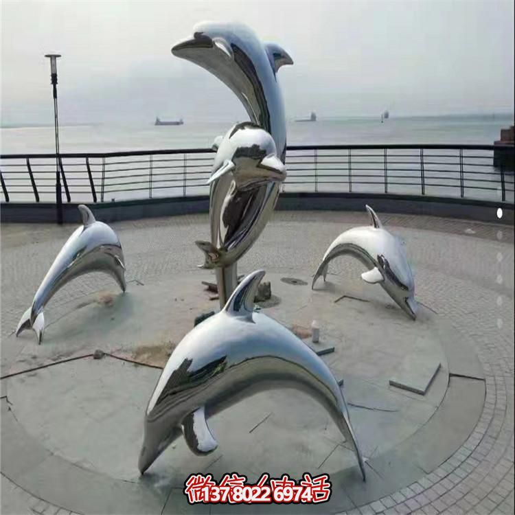不銹鋼海豚雕塑，讓海邊的廣場(chǎng)更加美觀