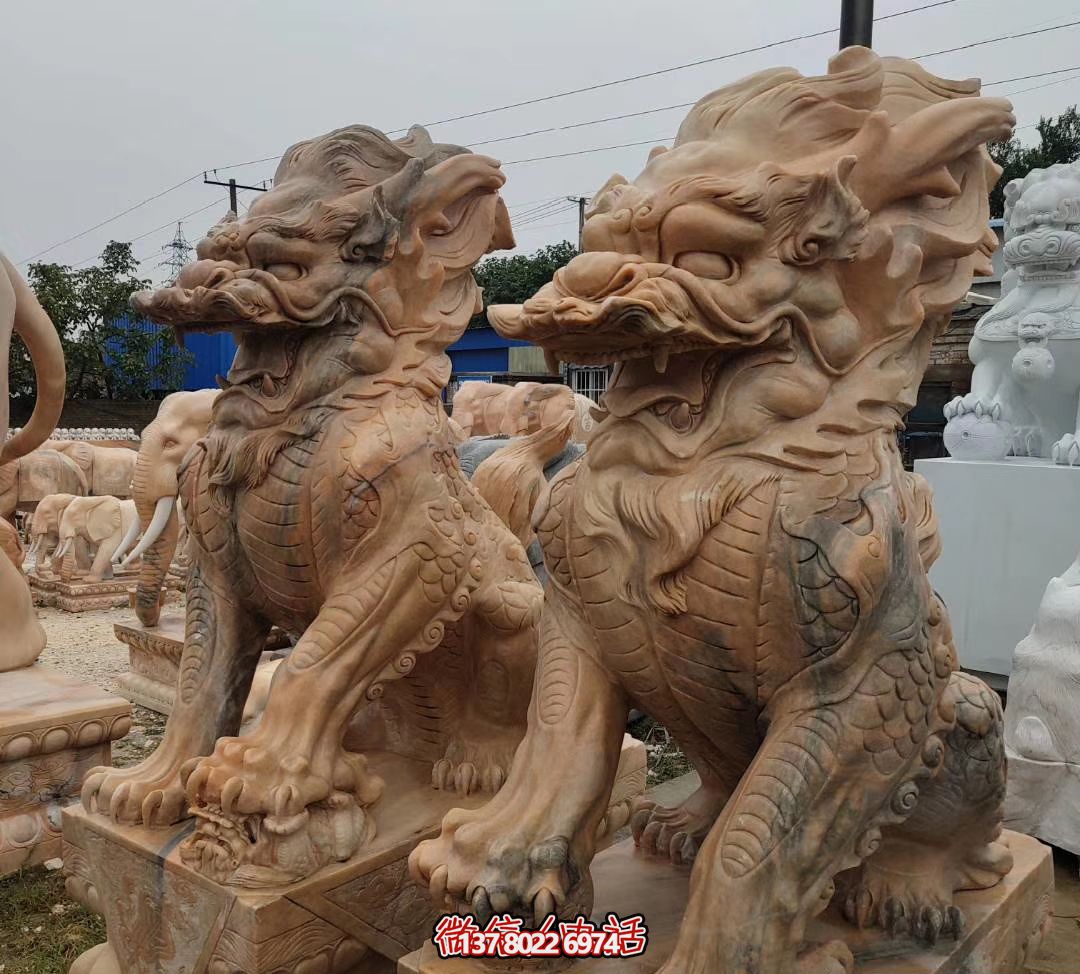 大型黃蠟石麒麟雕塑，點綴廣場景觀