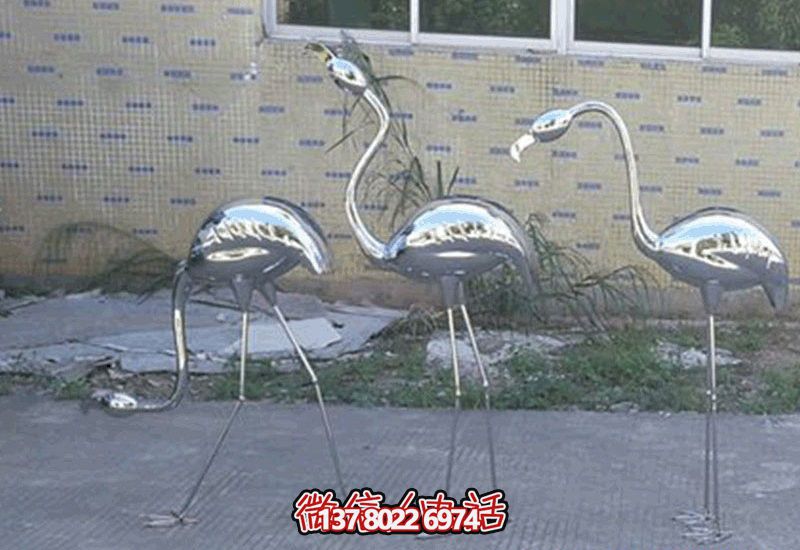 不銹鋼火烈鳥(niǎo)雕塑，完美擺放于室內(nèi)外庭院