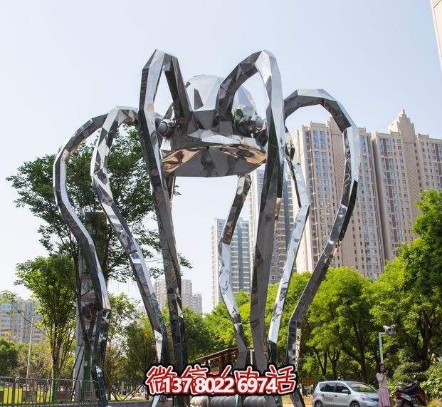 不銹鋼長腿螃蟹雕塑，為公園增添創(chuàng)意裝飾
