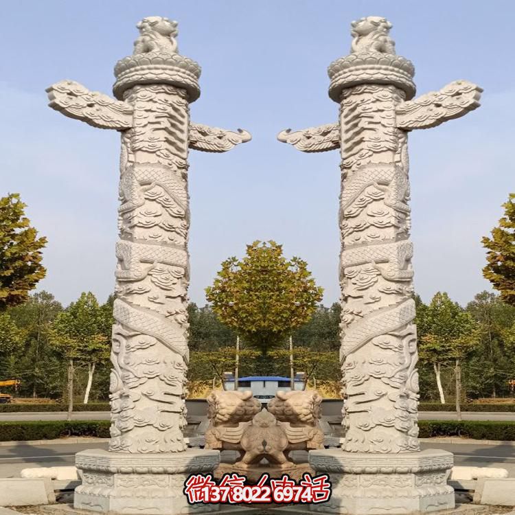 精美大理石手工雕刻龍紋華表雕塑，點綴廣場美景