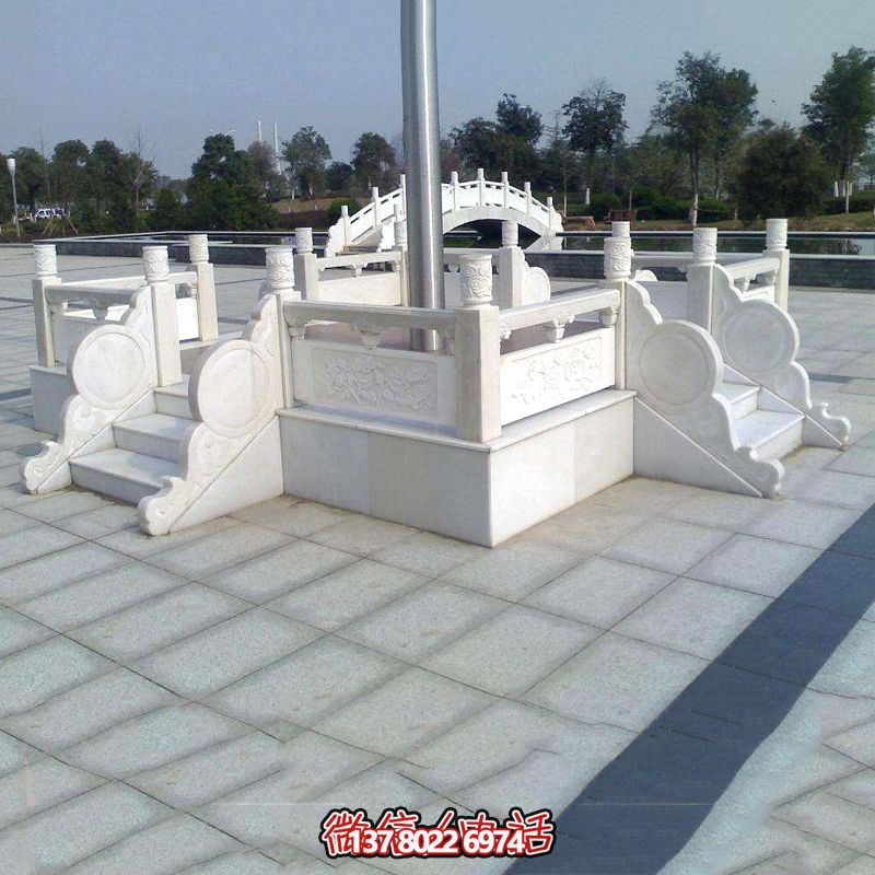 漢白玉升旗臺，喚醒城市雕塑美學(xué)